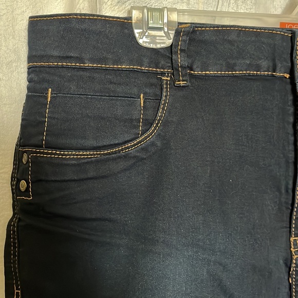 NWT ladies Bermuda jean shorts plus size - Picture 3 of 7